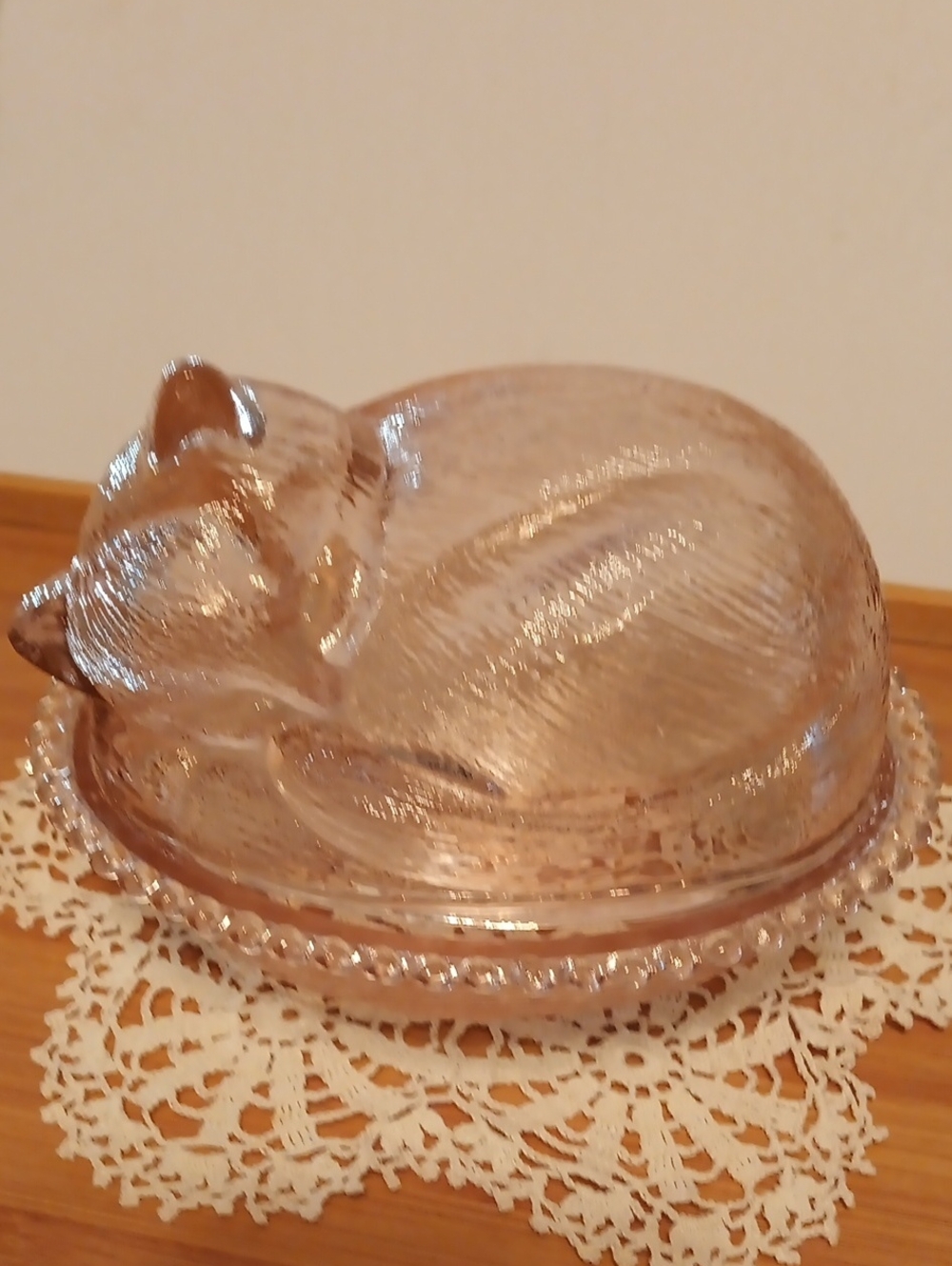 Rare Pale Pink Indiana Glass Amber Crystal Cat Dish In The Style Of Hen On Nest